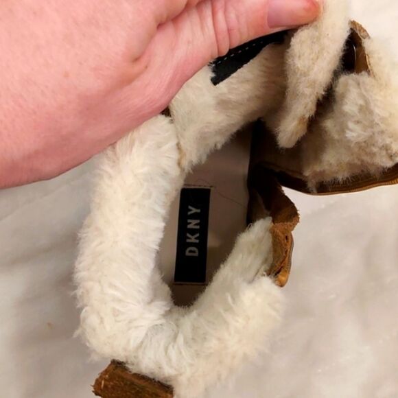 DKNY wedge boots with laces and foux fur - Picture 6 of 8